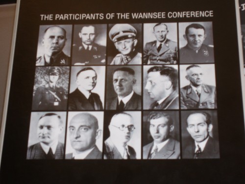 15 orang Peserta Wannsee Konferenz di Jerman Konperensi ini telah mengakibatkan pembunuhan terhadap Bangsa Yahudi di Eropa

Foto diambil Sabtu, 23 Mei 2009 oleh Haris Azhar/KontraS