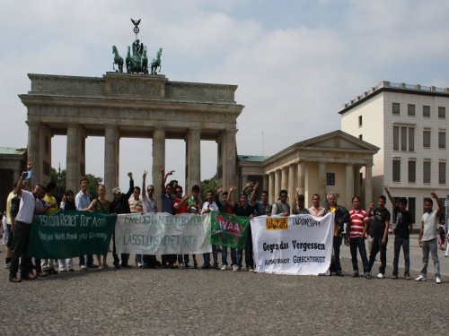 Aksi di Brandenburger Tor Foto: Fajri Yahya
